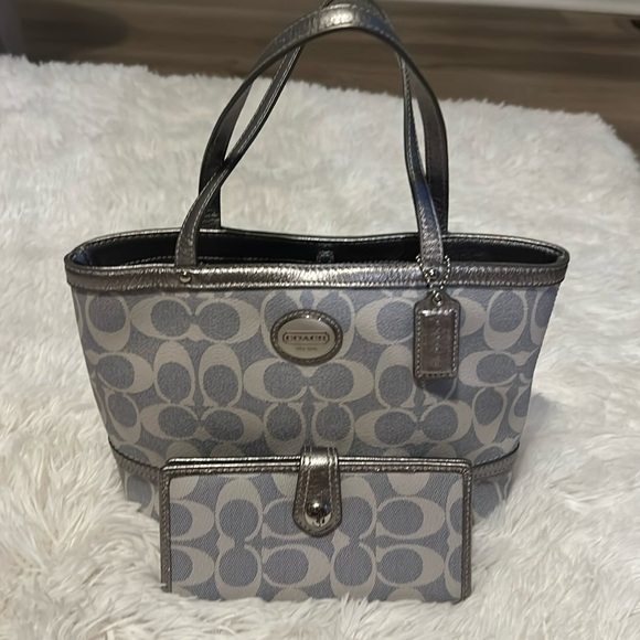 ๐ Authentic Coach Bag and Wallet combo - Picture 1 of 15